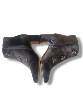 Anne Klein Mauve Velvet Ankle Boots with Rhinestones. Size 6